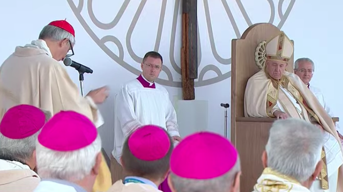 Zuppi, con el Papa Francisco