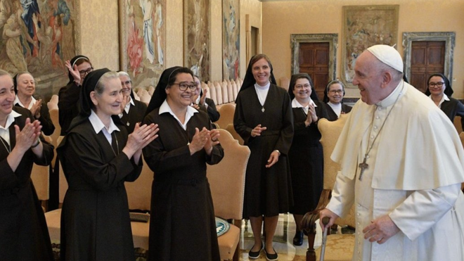 El Papa, con las terciarias capuchinas