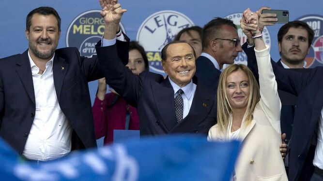 Meloni, junto a Berlusconi y Salvini