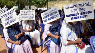 Protestas por la ley de conversión aprobada en Karnataka. India
