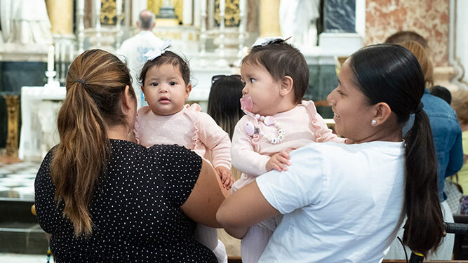 Ofrecimiento de bebés y niños a la Virgen de los desamparados