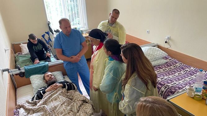 Sor Lucía, visitando el hospital