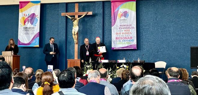 El cardenal Aguiar, abriendo el congreso