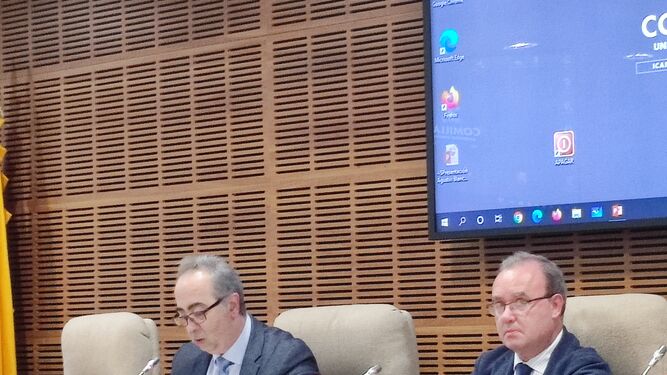 Enrique Sanz, a la derecha, y el decano Francisco Ramírez