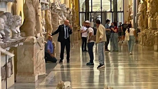 Detenido un hombre por derribar dos bustos de los Museos Vaticanos