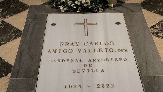 Fray Carlos Amigo lápida