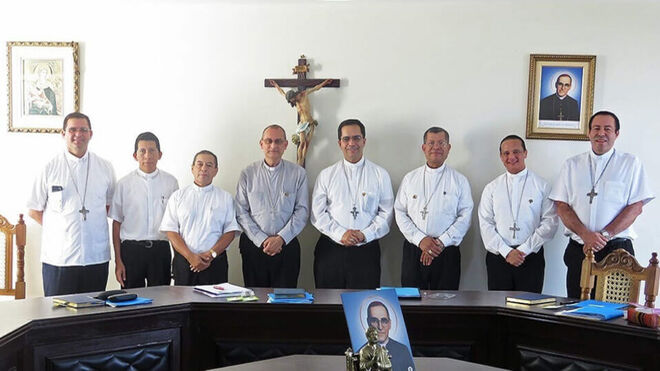 Los Obispos de El Salvador agradecen al cardenal Gregorio Rosa Chávez sus 52 años de labor pastoral
