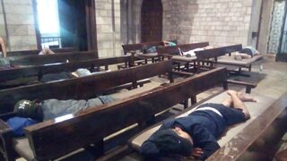 Veo la Iglesia como un hospital de campaña después de una batalla