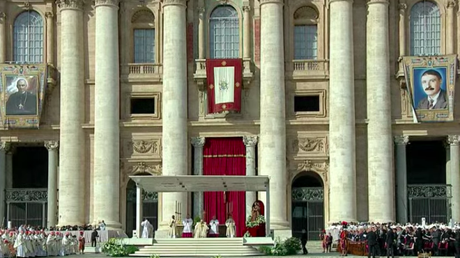 Los lienzos de los nuevos santos en San Pedro