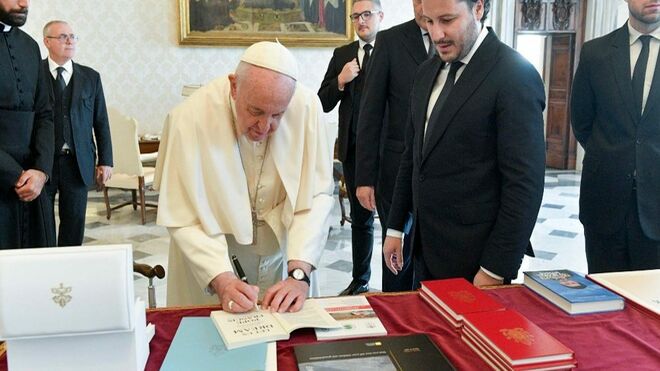 Francisco recibe en audiencia a Dritan Abazović