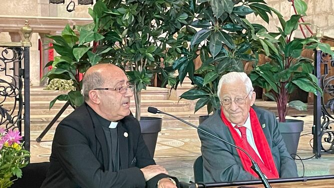 El padre Ángel y el padre Carlos