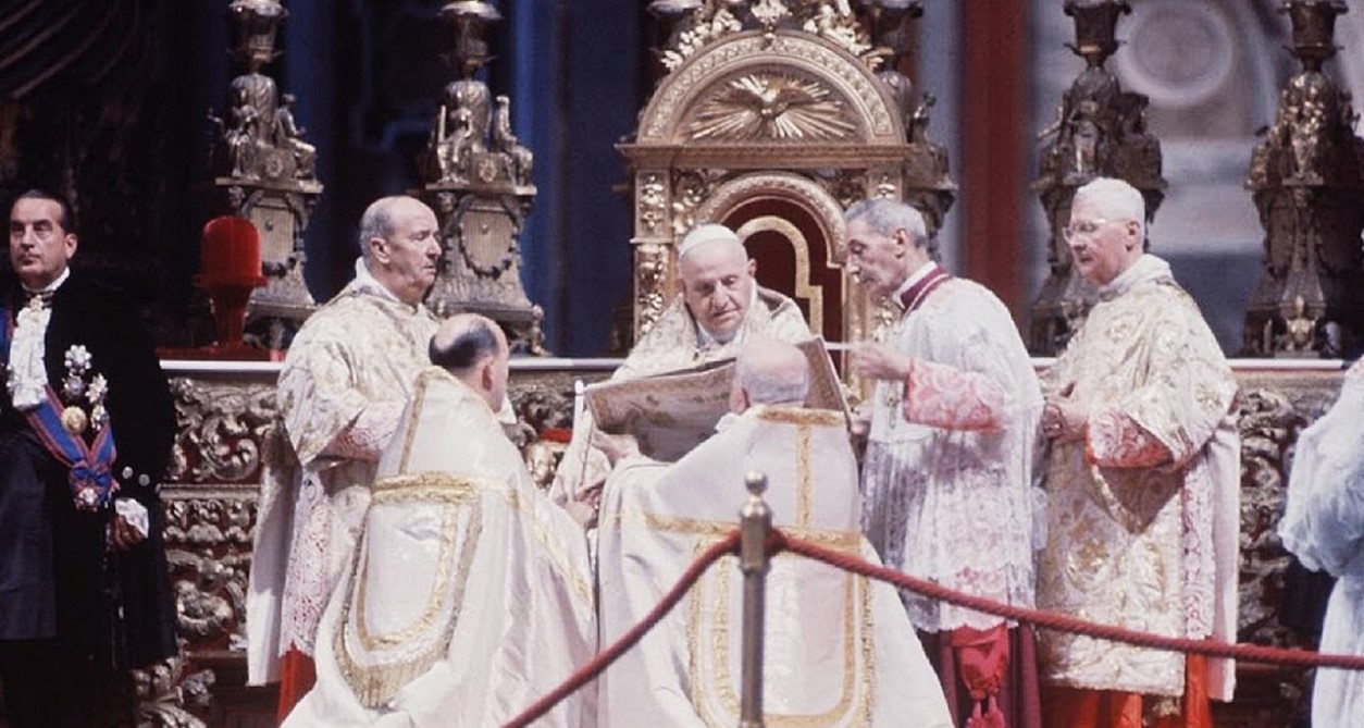 Juan XIII en la basílica vaticana