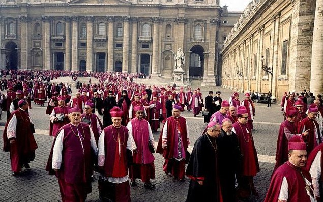 obispos en plaza san pedro 2