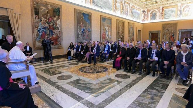 Francisco recibe a las comunidades católicas francófonas