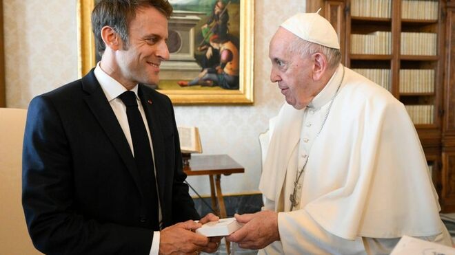 Macron, con el Papa Francisco