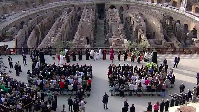 Oración por la paz en el Coliseo