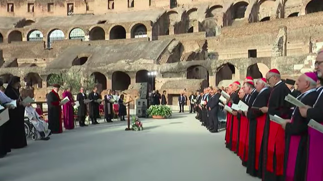 Oración por la paz en el Coliseo