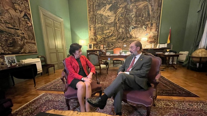 Lambán con la embajadora de España ante la Santa Sede, Isabel Celaá