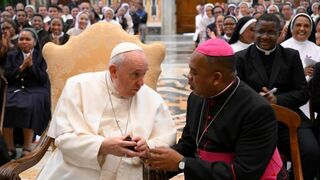 El Papa, con el clero y la vida religiosa de Madagascar