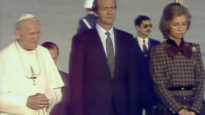 El papa Wojtyla, con los Reyes en Barajas