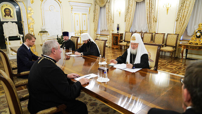 Reunión entre Kirill y el Consejo Mundial de las Iglesias, al que habría espiado