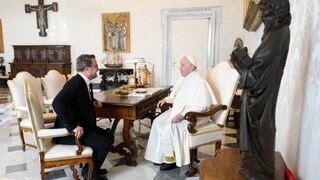 El Papa y Xavier Bettel