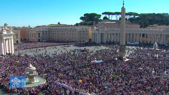 La plaza de San Pedro, llena