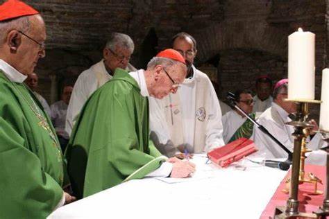 Cardenal Hummes firma Pacto de las Catacumbas