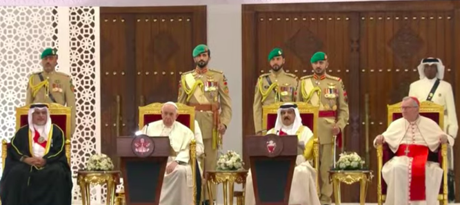 El Papa, durante su primer discurso oficial en Bahrein