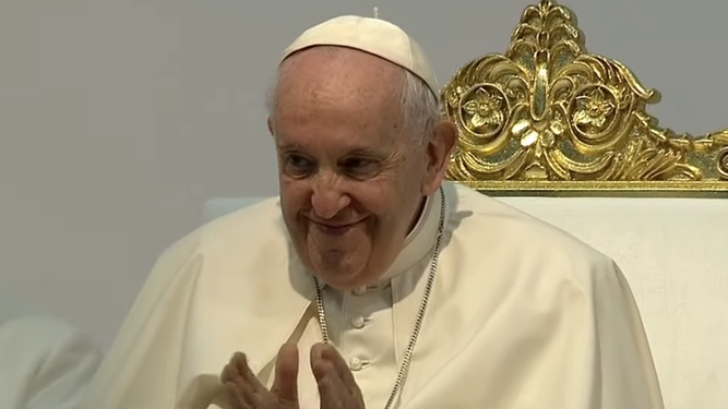 El Papa aplaude