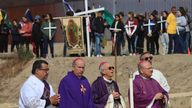Obispos de México y EE.UU. Misa en la frontera