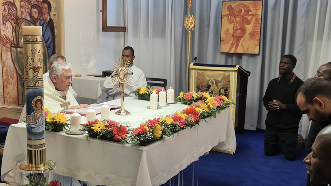 El obispo de Cádiz durante una visita al Seminario Redemptoris Mater