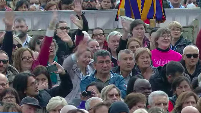 Fieles en la audiencia