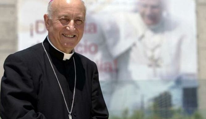 Agustín García-Gasco, durante la visita de Benedicto XVI a Valencia en 2006
