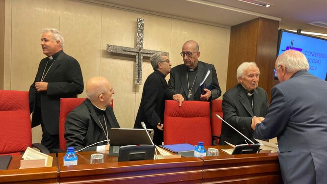 Algunos de los presentes en la mesa presidencial de la CEE