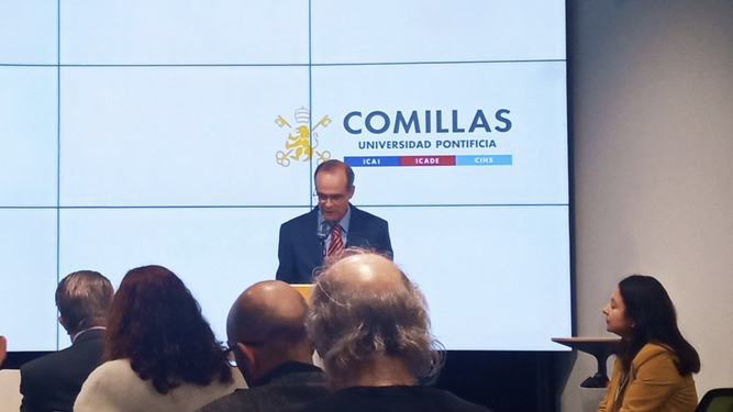 Agustín Blanco presenta el informe