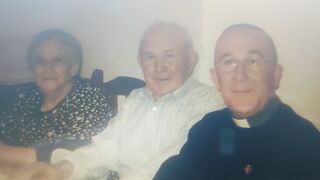 José María Avendaño, con sus padres