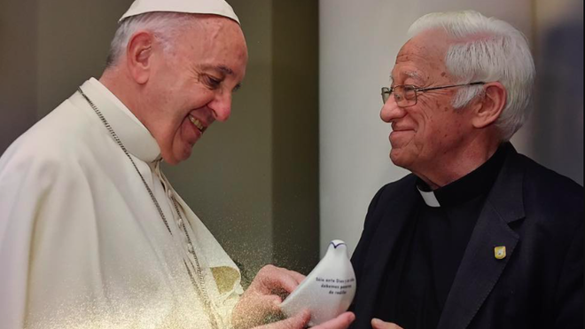 El Papa, con el padre Ángel, en una imagen de archivo