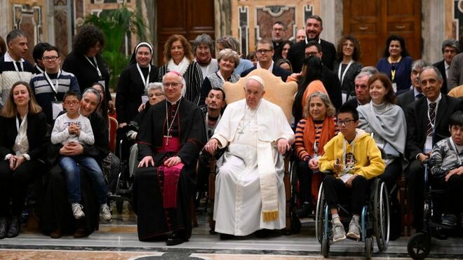 Francisco recibió en audiencia a personas con discapacidad