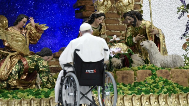 El Papa, ante el belén guatemalteco en el Aula Pablo VI