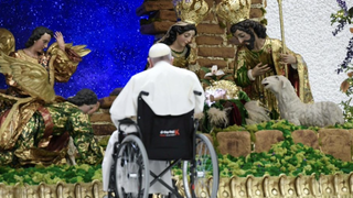 El Papa, ante el belén guatemalteco en el Aula Pablo VI