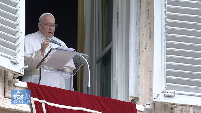 El Papa, durante el ángelus en este segundo domingo de Adviento