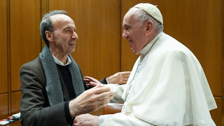 Francisco recibe a Roberto Benigni