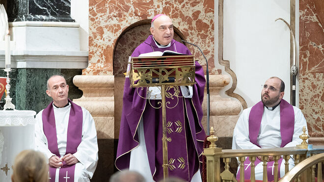 Enrique Benavent en su primera misa en la Basílica de la Virgen
