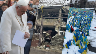Las lágrimas del Papa ante la Inmaculada Concepción en plaza de España por la guerra en Ucrania