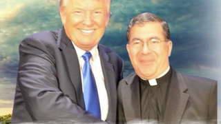 Pavone, en una foto con Trump