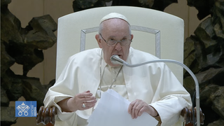 Francisco, durante la catequesis