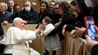 El Papa saluda a los empleados del Vaticano