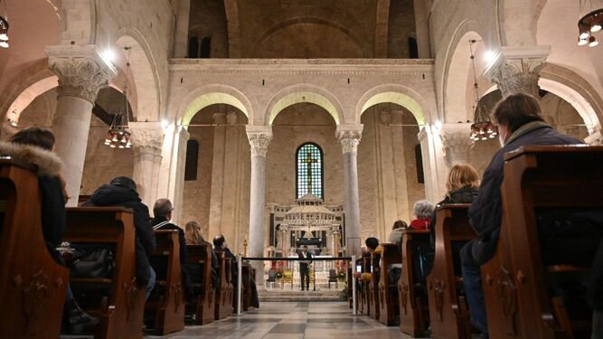 Interior de la basólica de San Nicolás de Bari
