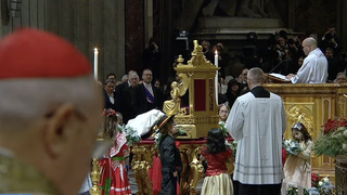 Niños de todo el mundo, adorando el Niño Dios